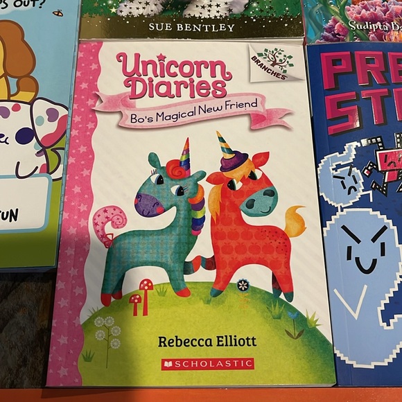 Entire a lot of books and stickers, activities books. - Picture 10 of 15